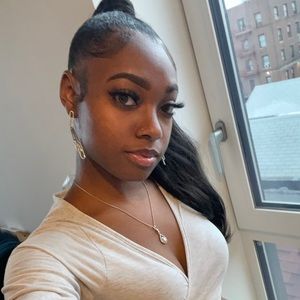 Meet your Posher, Lloydisha